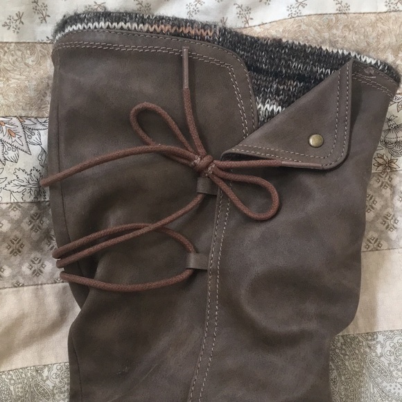 Woman’s fall brown boot - Picture 5 of 5